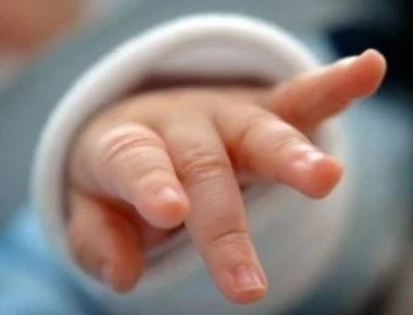 Κρίσιμη παραμένει η κατάσταση του 2χρονου που βρέθηκε κρεμασμένο με κορδόνι - Υπεβλήθη σε πολύωρη επέμβαση